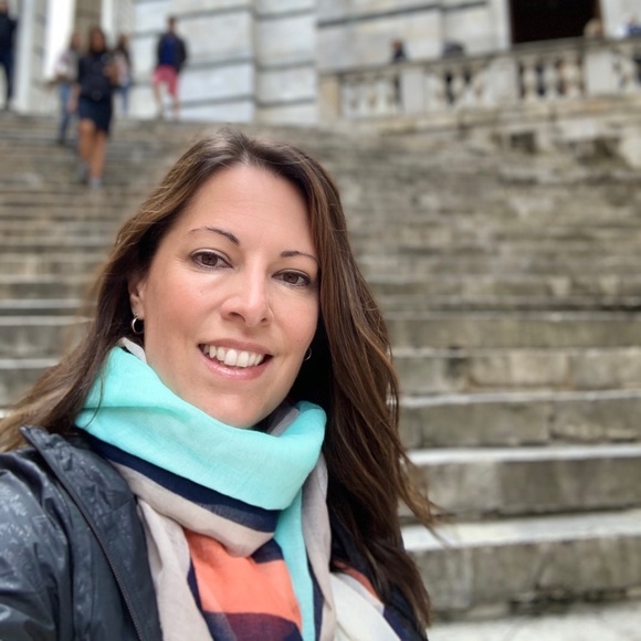 Welcome to Kat’s Kloset! - Picture 3 of 4